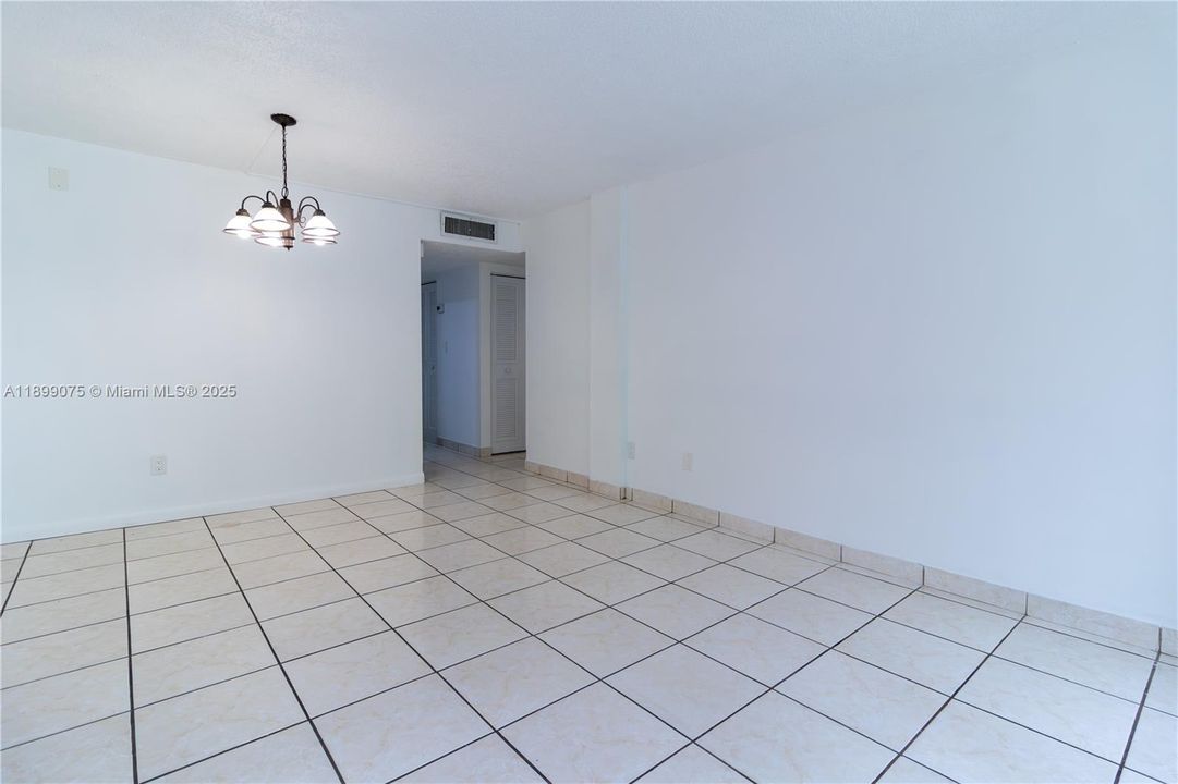 For Sale: $259,000 (2 beds, 2 baths, 906 Square Feet)