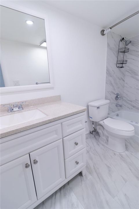 For Sale: $259,000 (2 beds, 2 baths, 906 Square Feet)