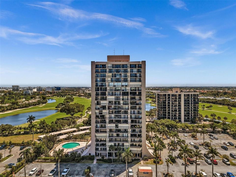 For Sale: $270,000 (2 beds, 2 baths, 1206 Square Feet)