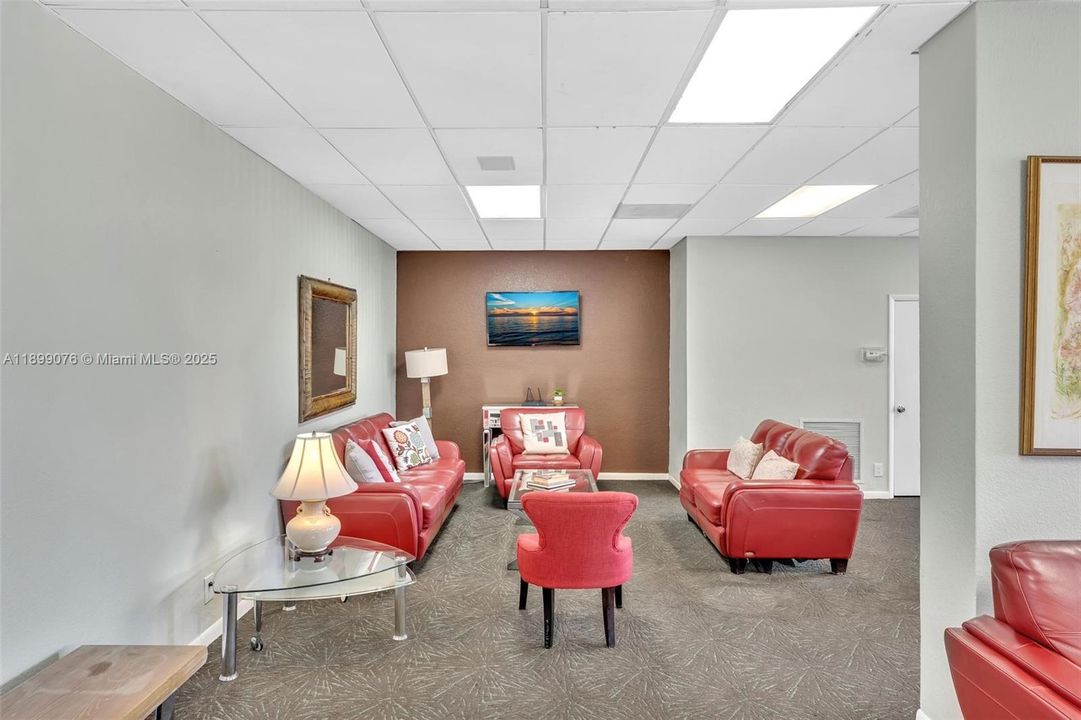 For Sale: $270,000 (2 beds, 2 baths, 1206 Square Feet)