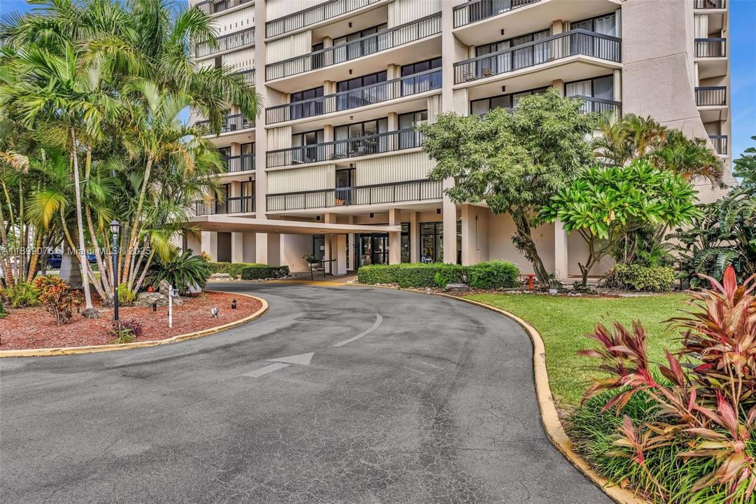 For Sale: $270,000 (2 beds, 2 baths, 1206 Square Feet)