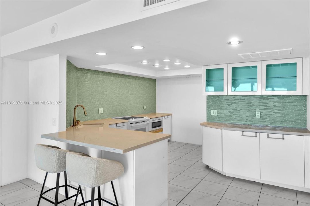 For Sale: $270,000 (2 beds, 2 baths, 1206 Square Feet)