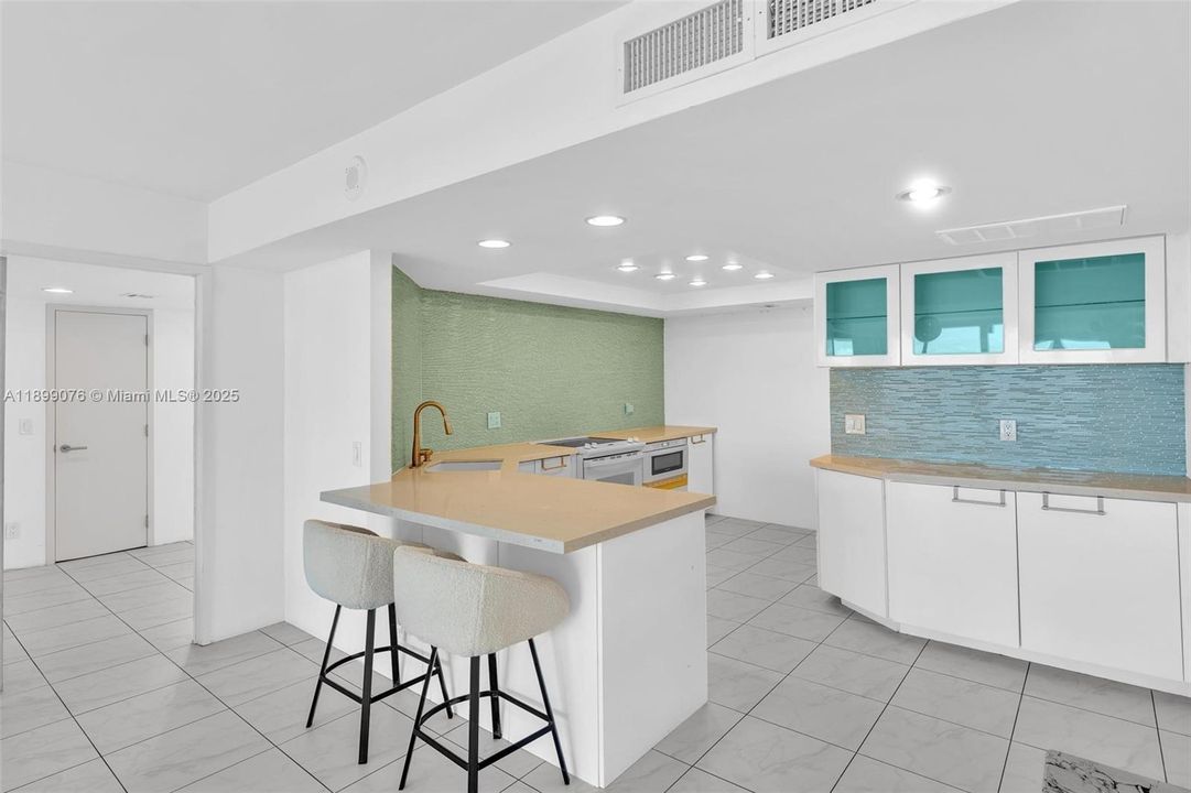 For Sale: $270,000 (2 beds, 2 baths, 1206 Square Feet)