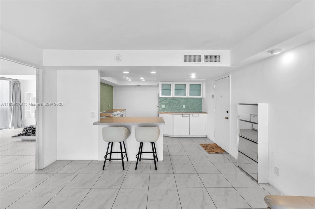 For Sale: $270,000 (2 beds, 2 baths, 1206 Square Feet)