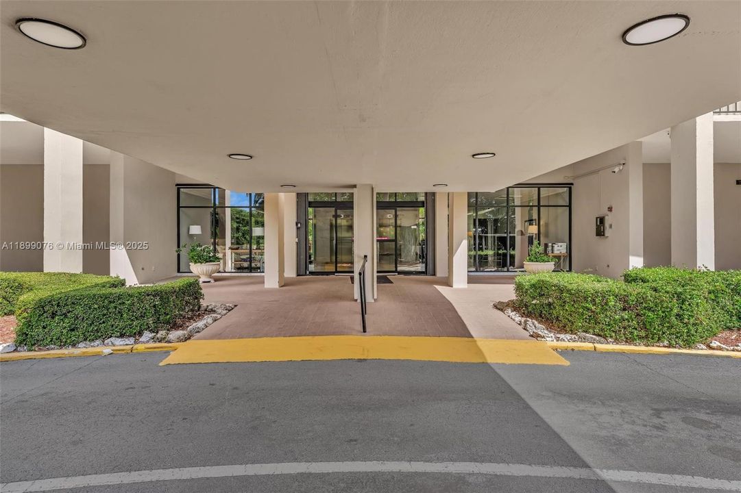 For Sale: $270,000 (2 beds, 2 baths, 1206 Square Feet)