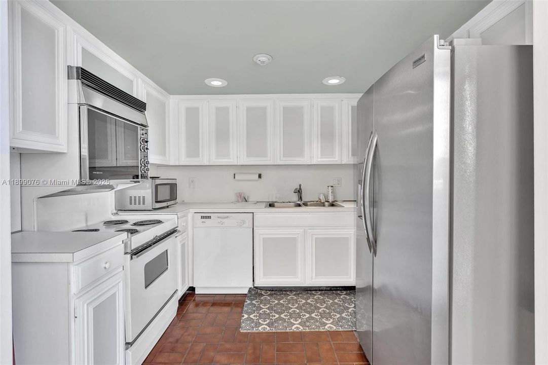 For Sale: $270,000 (2 beds, 2 baths, 1206 Square Feet)