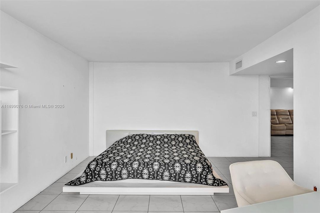 For Sale: $270,000 (2 beds, 2 baths, 1206 Square Feet)