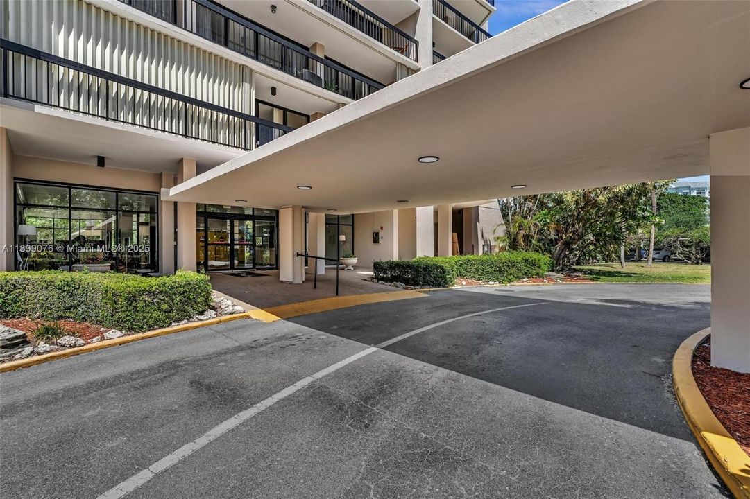 For Sale: $270,000 (2 beds, 2 baths, 1206 Square Feet)