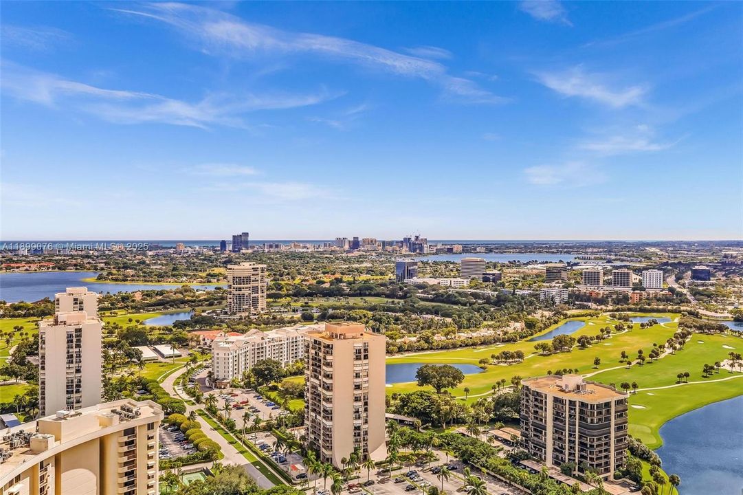 For Sale: $270,000 (2 beds, 2 baths, 1206 Square Feet)