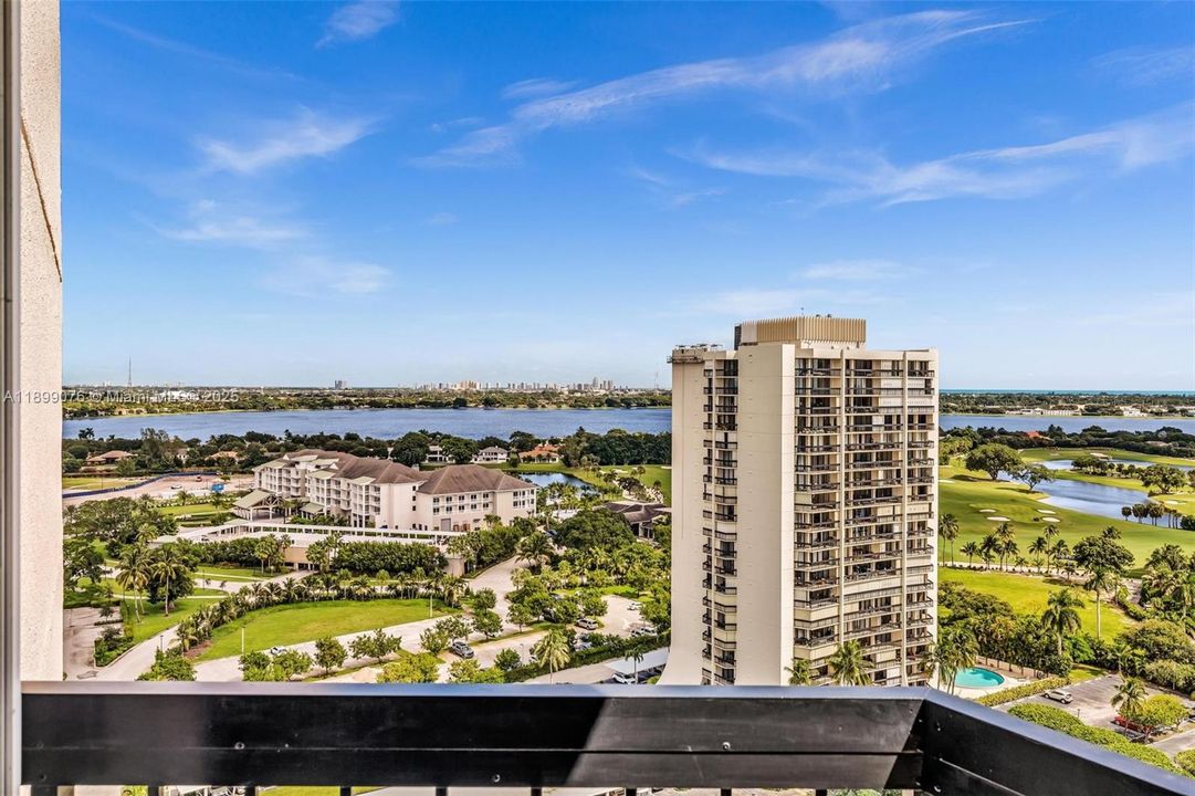 For Sale: $270,000 (2 beds, 2 baths, 1206 Square Feet)