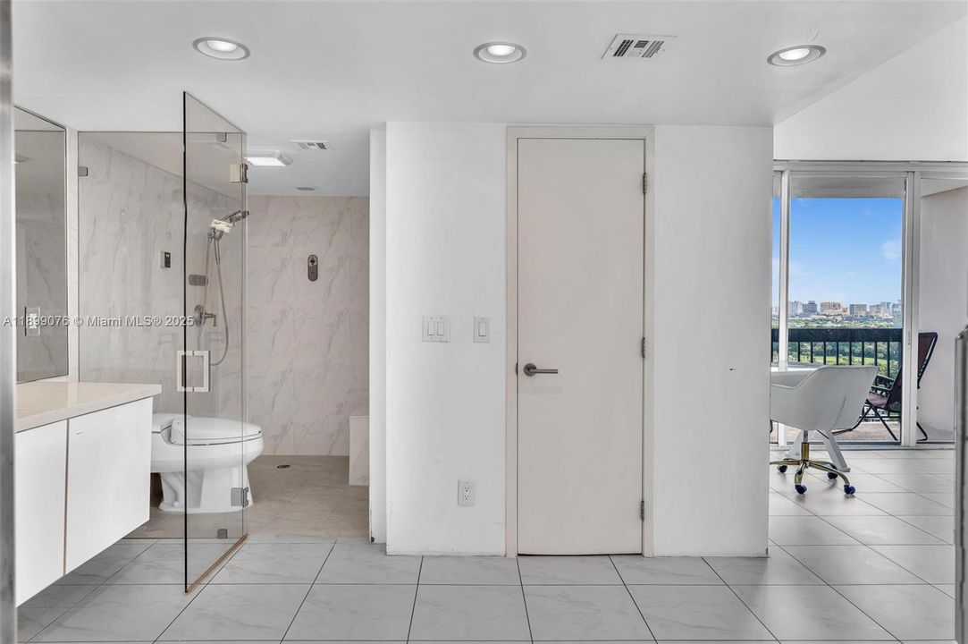 For Sale: $270,000 (2 beds, 2 baths, 1206 Square Feet)