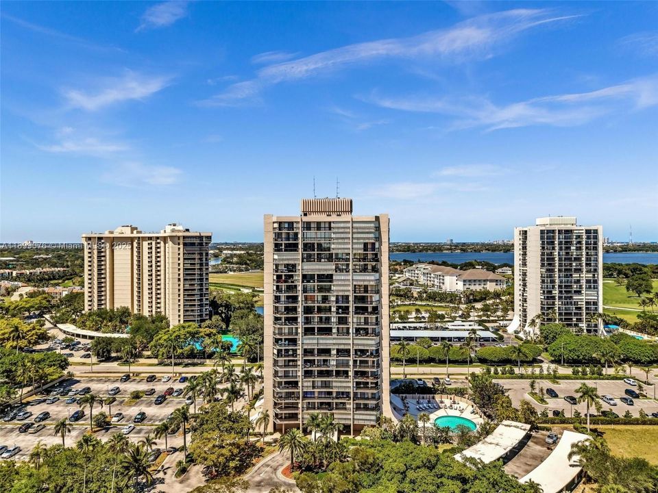 For Sale: $270,000 (2 beds, 2 baths, 1206 Square Feet)