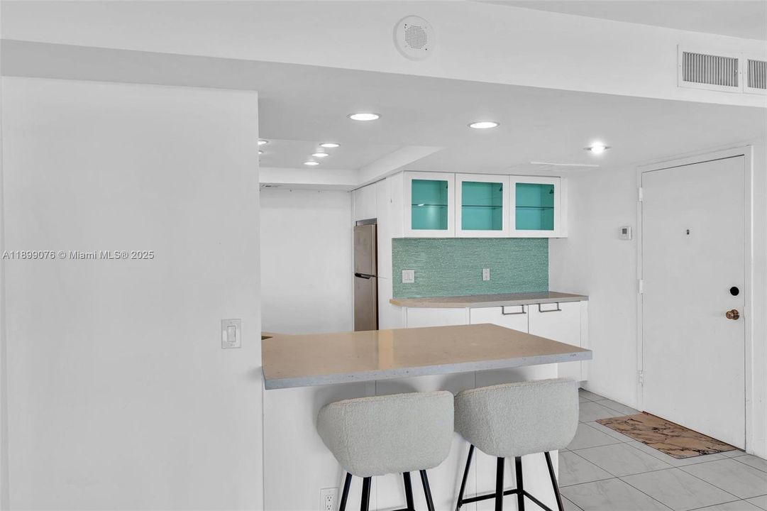 For Sale: $270,000 (2 beds, 2 baths, 1206 Square Feet)