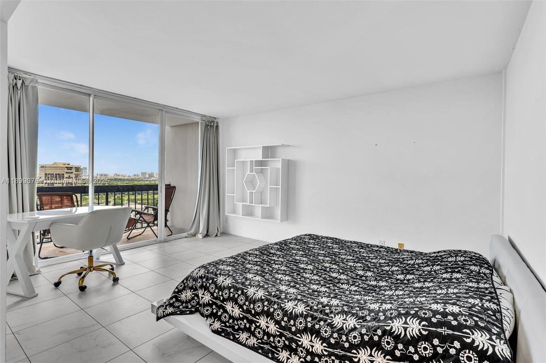 For Sale: $270,000 (2 beds, 2 baths, 1206 Square Feet)