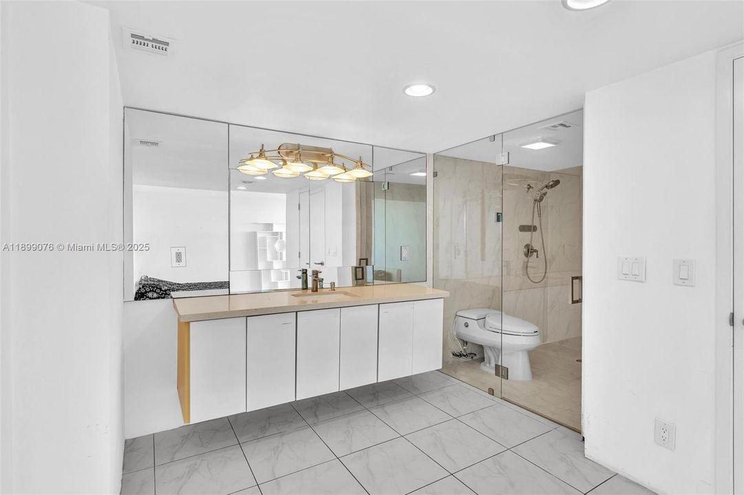 For Sale: $270,000 (2 beds, 2 baths, 1206 Square Feet)