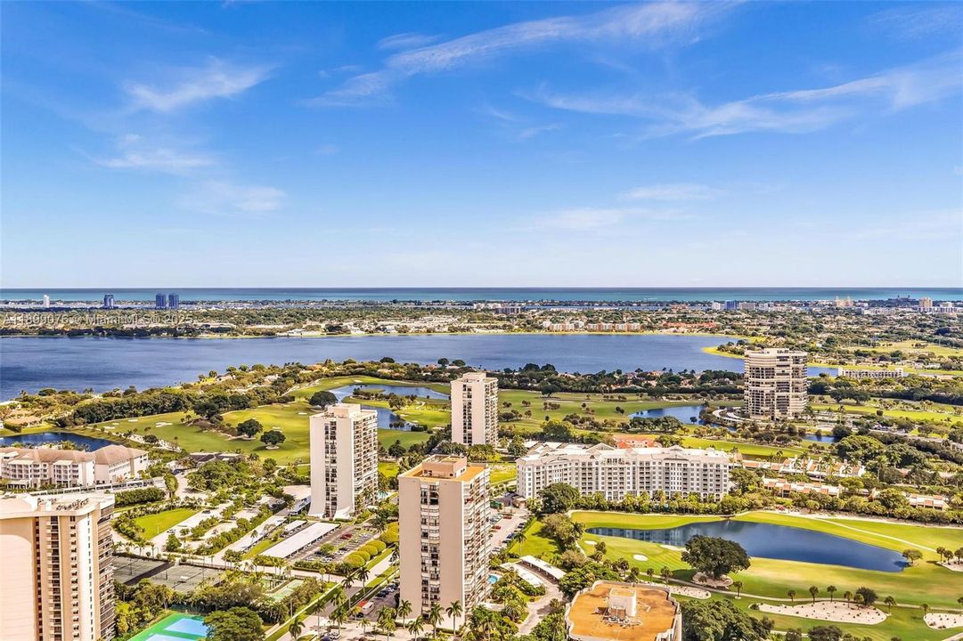 For Sale: $270,000 (2 beds, 2 baths, 1206 Square Feet)