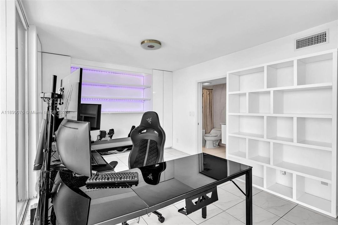 For Sale: $270,000 (2 beds, 2 baths, 1206 Square Feet)