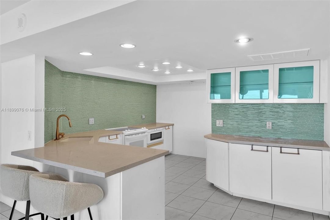 For Sale: $270,000 (2 beds, 2 baths, 1206 Square Feet)