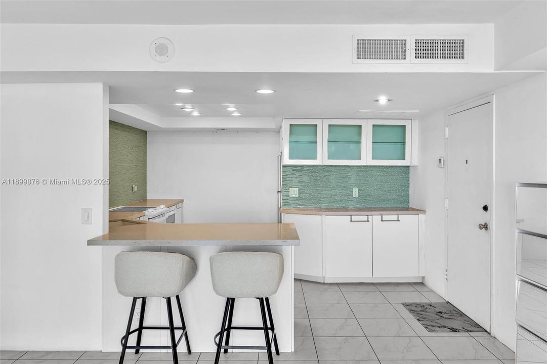 For Sale: $270,000 (2 beds, 2 baths, 1206 Square Feet)