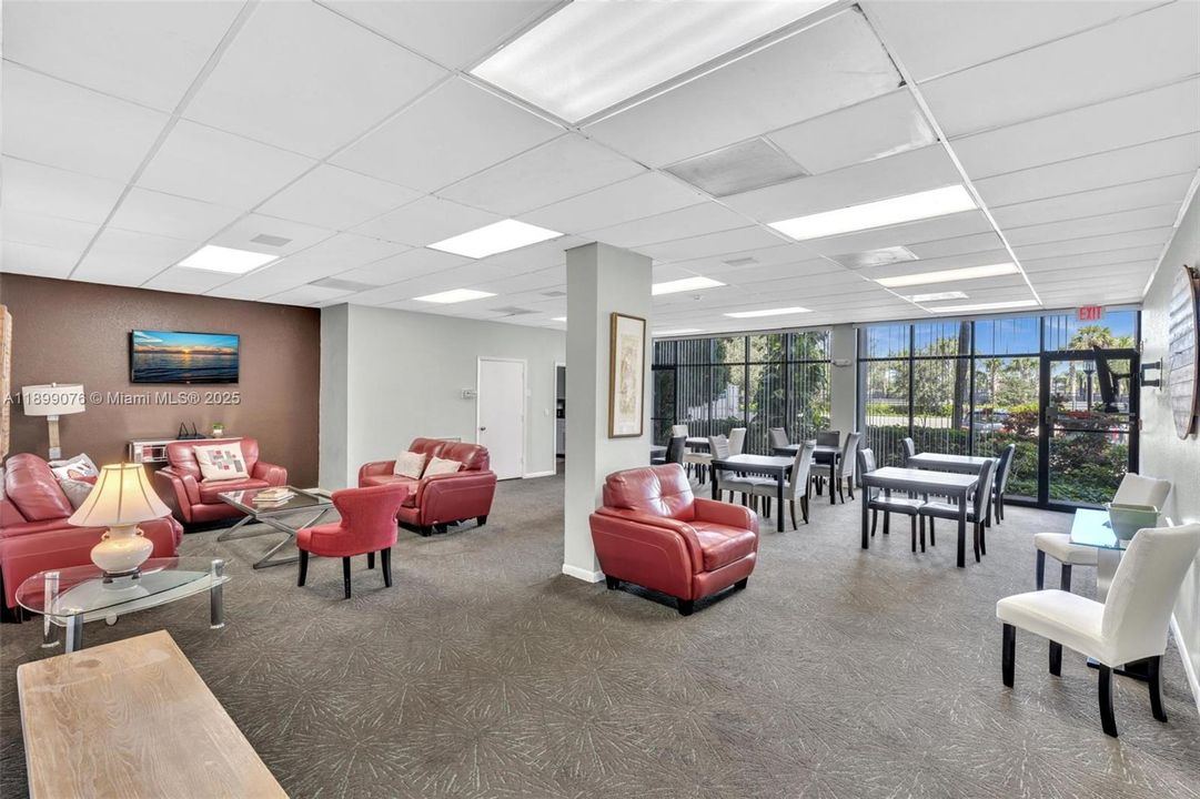 For Sale: $270,000 (2 beds, 2 baths, 1206 Square Feet)