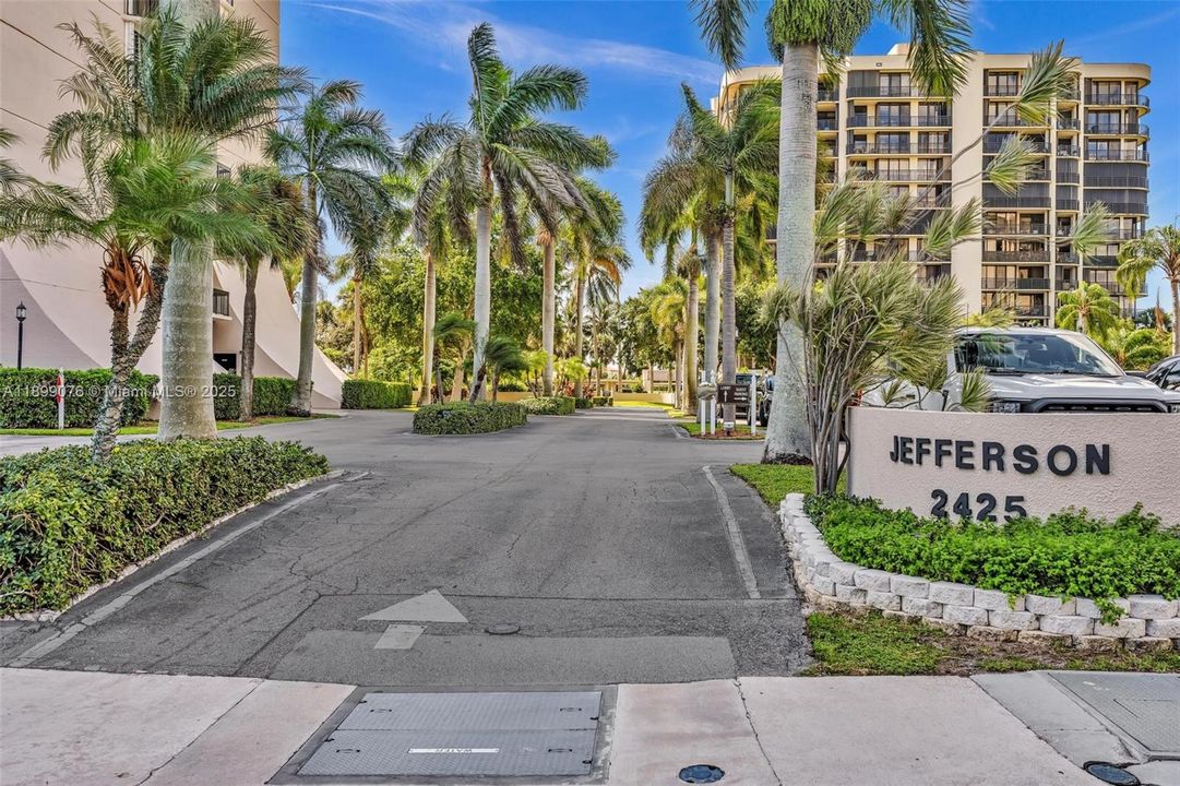 For Sale: $270,000 (2 beds, 2 baths, 1206 Square Feet)