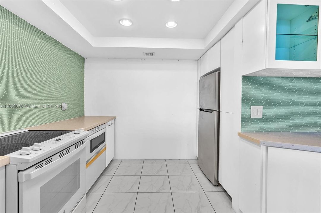 For Sale: $270,000 (2 beds, 2 baths, 1206 Square Feet)