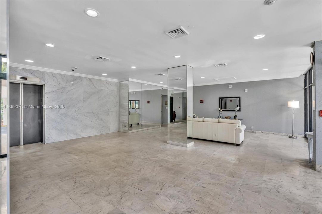 For Sale: $270,000 (2 beds, 2 baths, 1206 Square Feet)