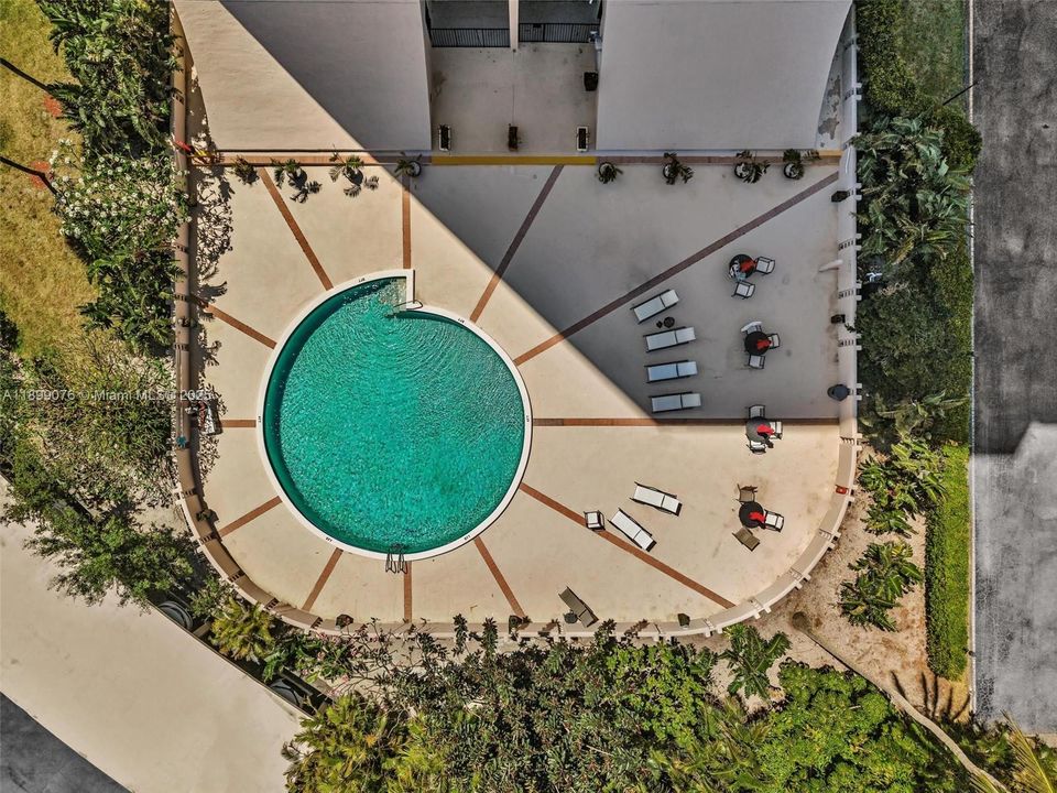 For Sale: $270,000 (2 beds, 2 baths, 1206 Square Feet)