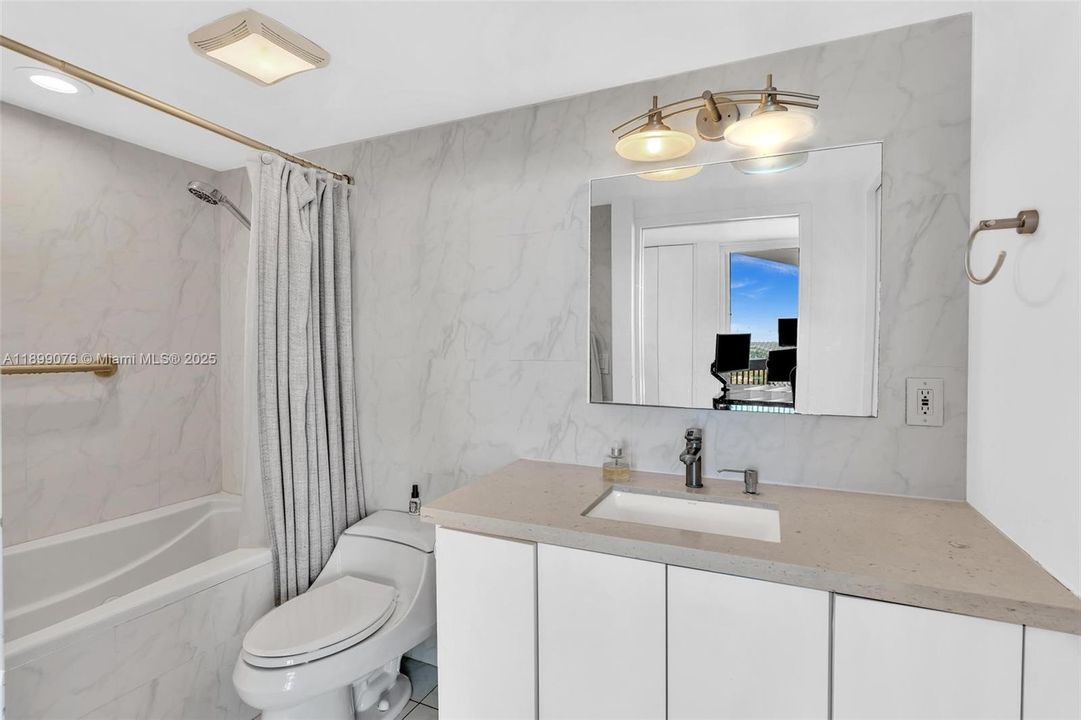 For Sale: $270,000 (2 beds, 2 baths, 1206 Square Feet)