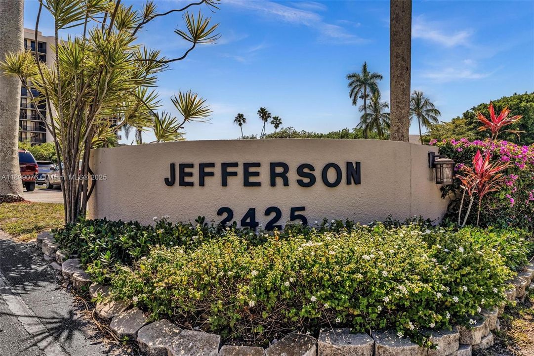 For Sale: $270,000 (2 beds, 2 baths, 1206 Square Feet)