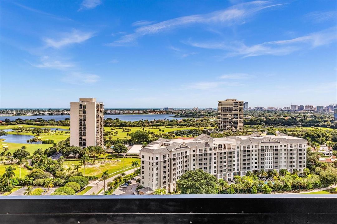 For Sale: $270,000 (2 beds, 2 baths, 1206 Square Feet)