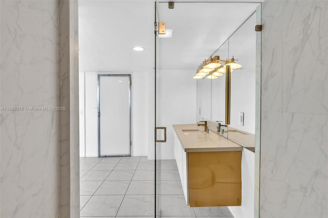 For Sale: $270,000 (2 beds, 2 baths, 1206 Square Feet)