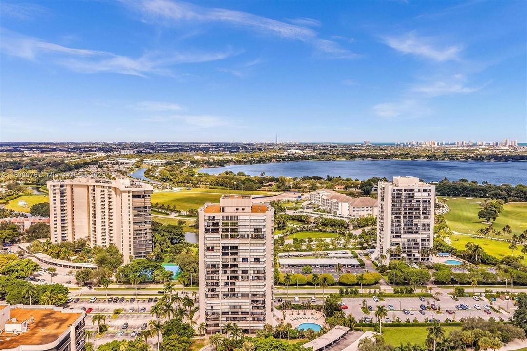 For Sale: $270,000 (2 beds, 2 baths, 1206 Square Feet)