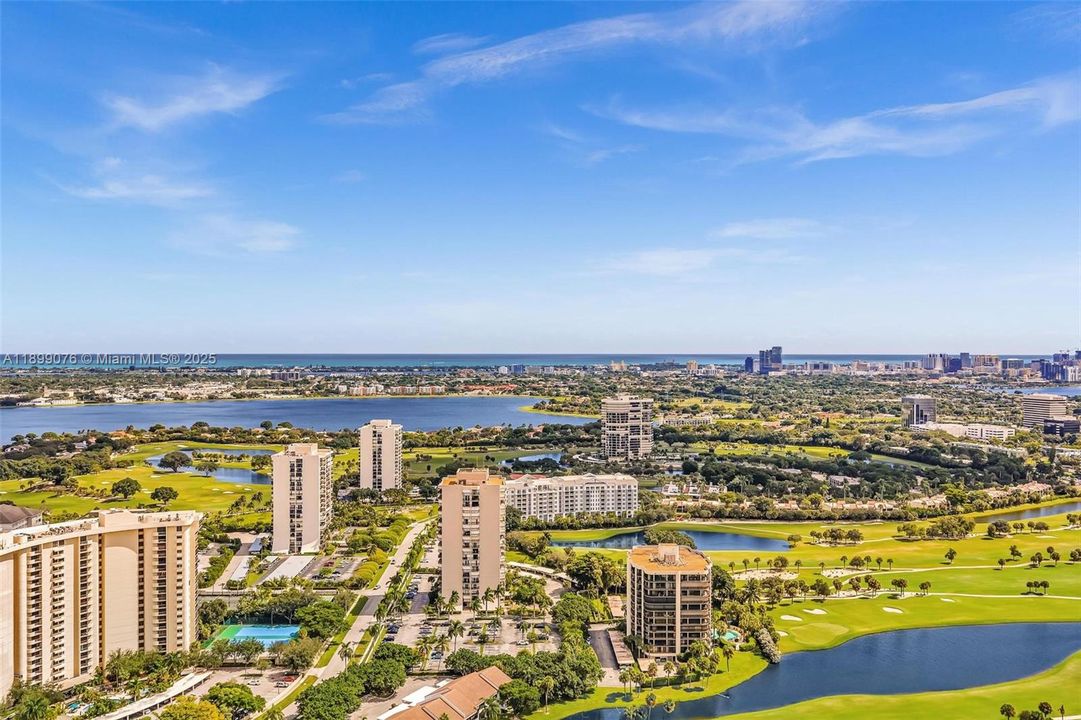 For Sale: $270,000 (2 beds, 2 baths, 1206 Square Feet)