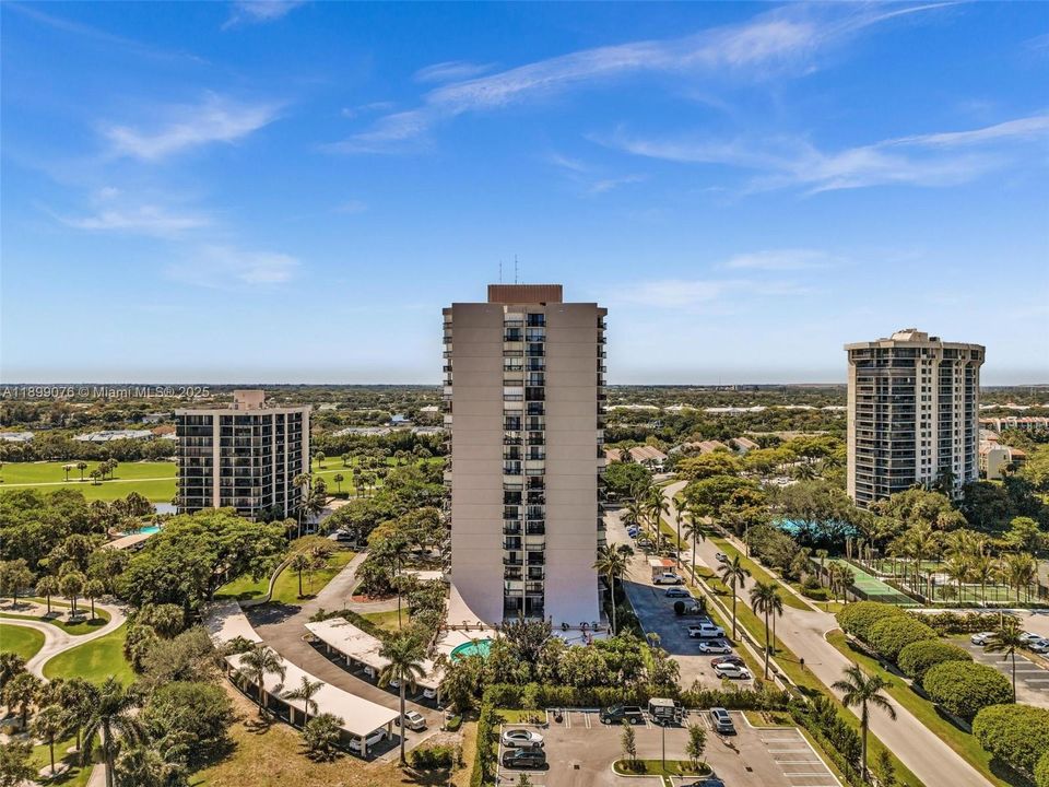 For Sale: $270,000 (2 beds, 2 baths, 1206 Square Feet)