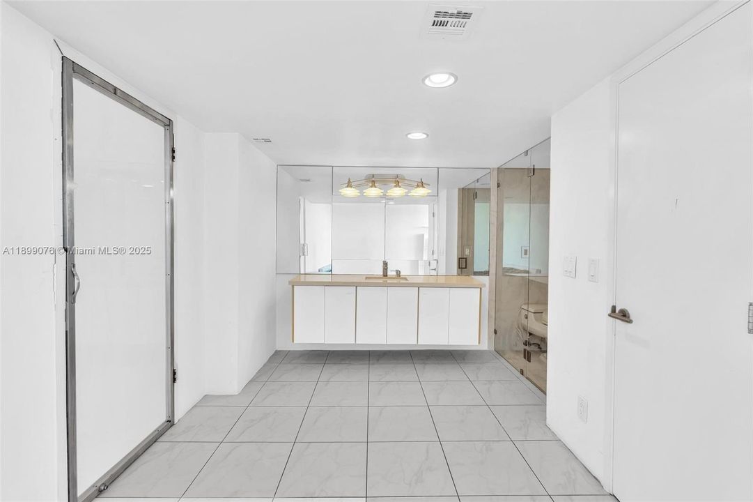 For Sale: $270,000 (2 beds, 2 baths, 1206 Square Feet)