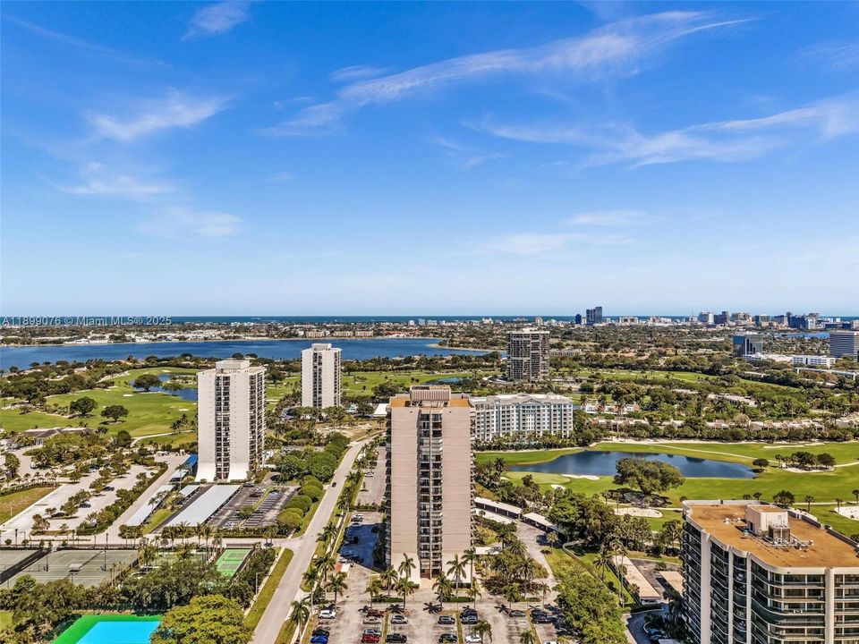 For Sale: $270,000 (2 beds, 2 baths, 1206 Square Feet)