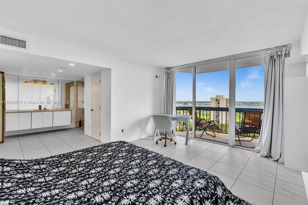 For Sale: $270,000 (2 beds, 2 baths, 1206 Square Feet)