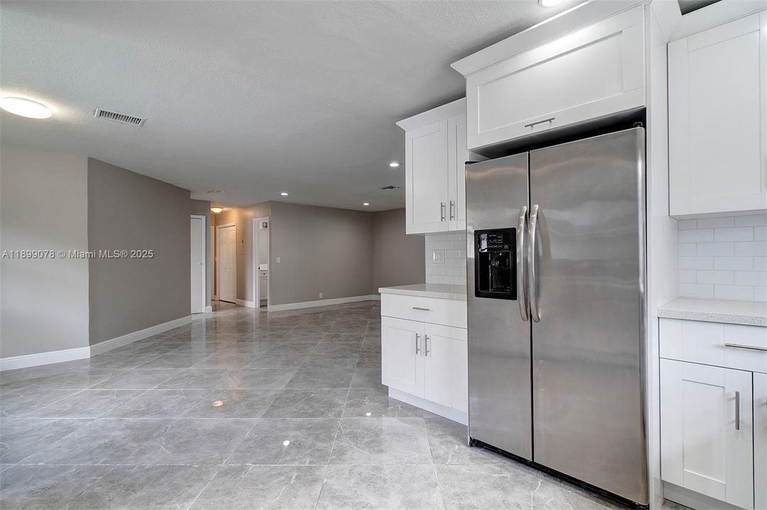 For Rent: $2,595 (3 beds, 2 baths, 1304 Square Feet)