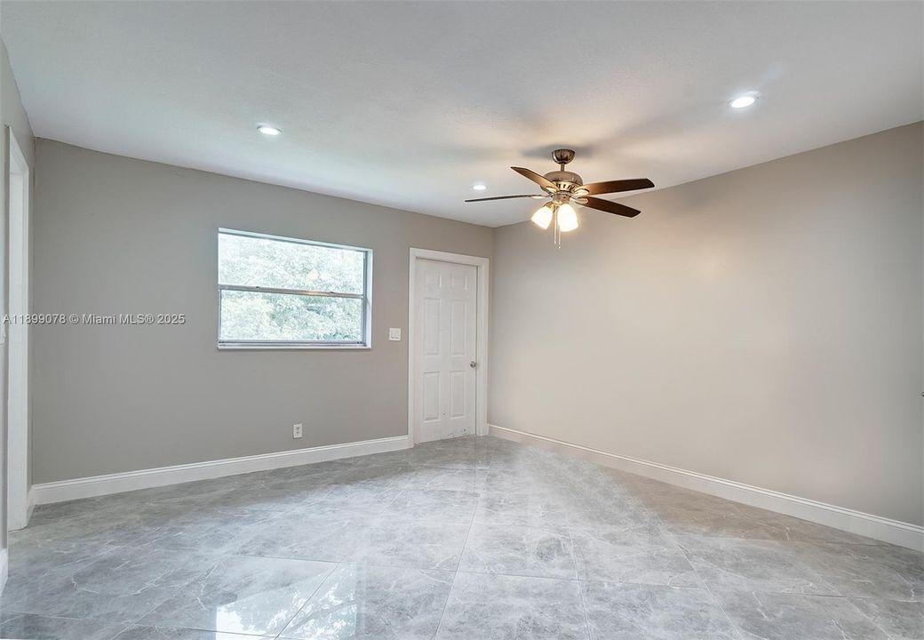 For Rent: $2,595 (3 beds, 2 baths, 1304 Square Feet)