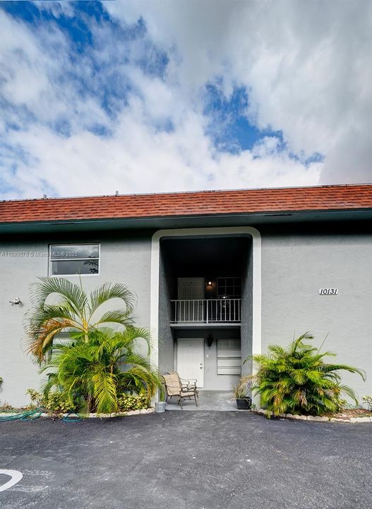 For Rent: $2,595 (3 beds, 2 baths, 1304 Square Feet)