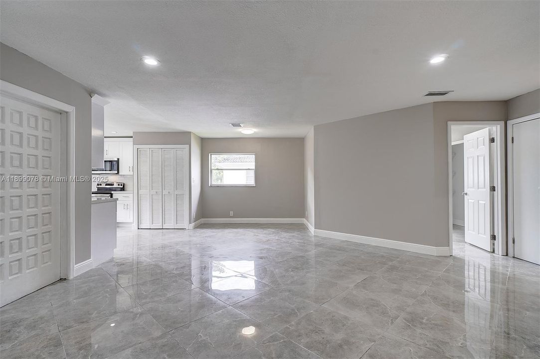 For Rent: $2,595 (3 beds, 2 baths, 1304 Square Feet)