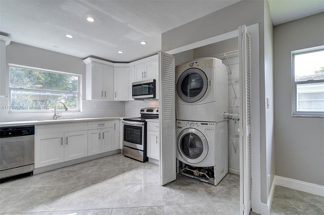 For Rent: $2,595 (3 beds, 2 baths, 1304 Square Feet)