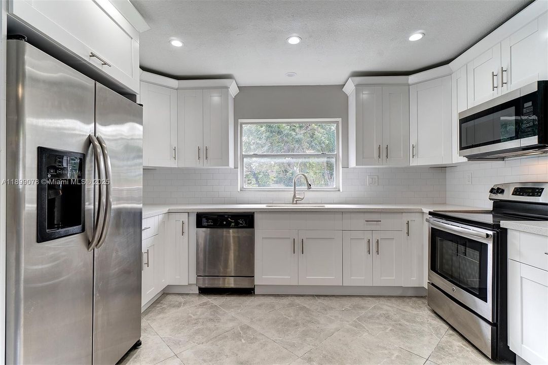 For Rent: $2,595 (3 beds, 2 baths, 1304 Square Feet)