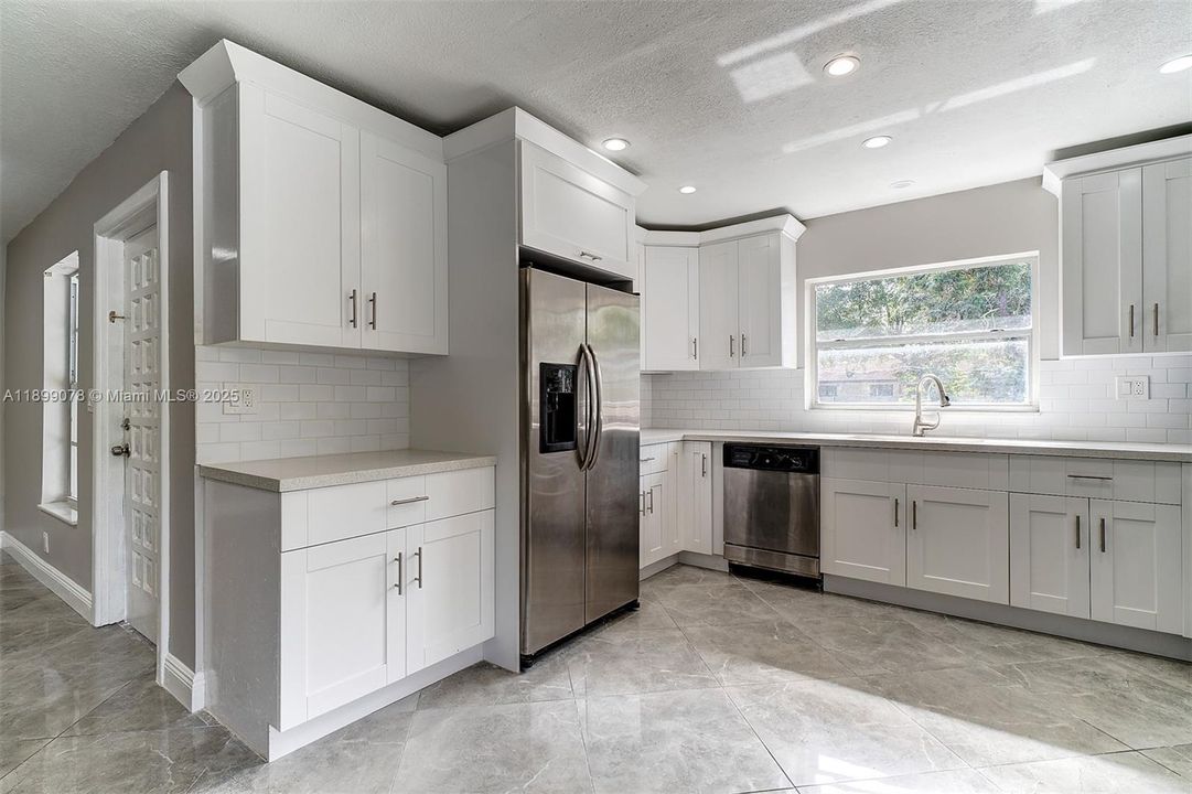 For Rent: $2,595 (3 beds, 2 baths, 1304 Square Feet)