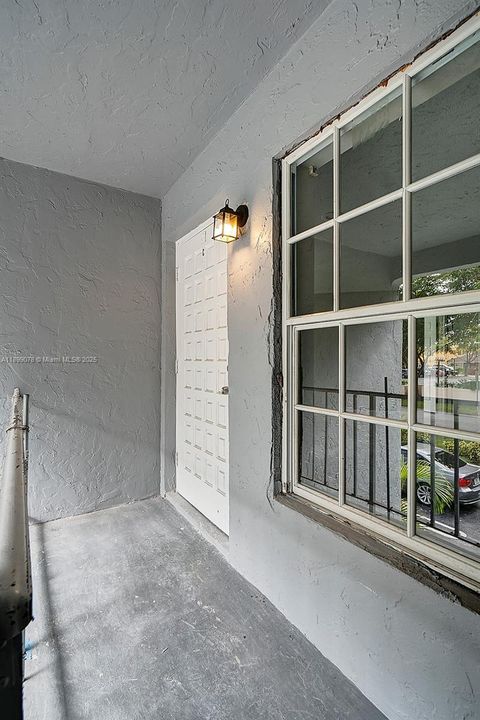 For Rent: $2,595 (3 beds, 2 baths, 1304 Square Feet)