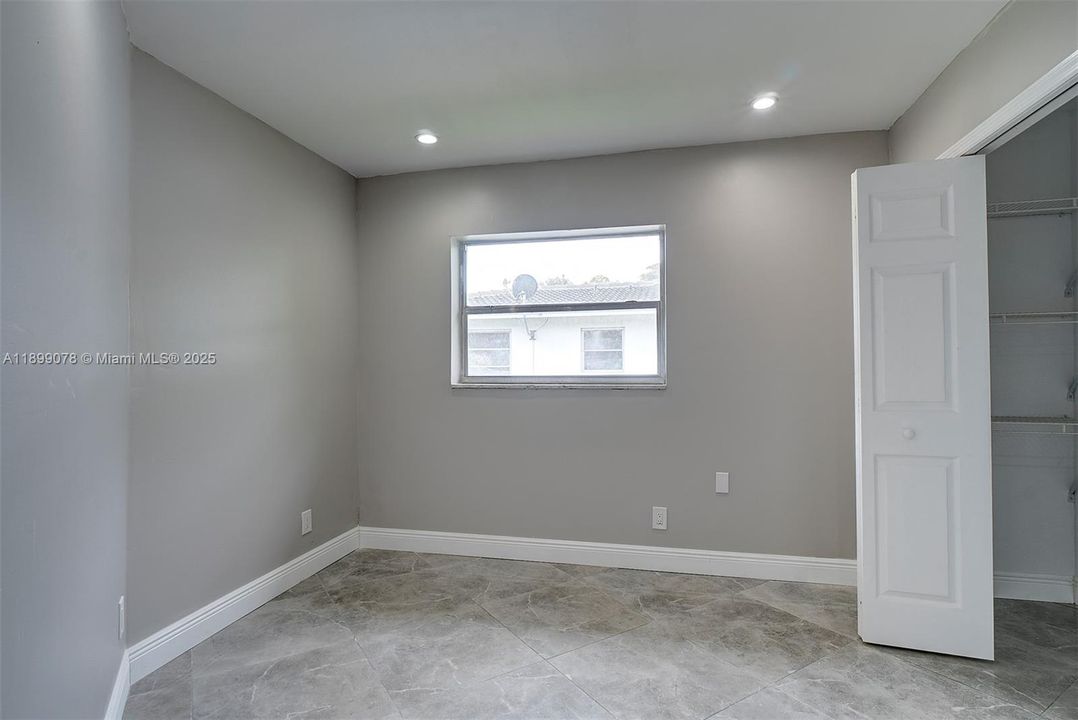 For Rent: $2,595 (3 beds, 2 baths, 1304 Square Feet)