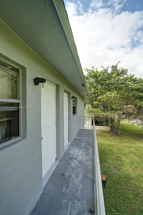 For Rent: $2,595 (3 beds, 2 baths, 1304 Square Feet)