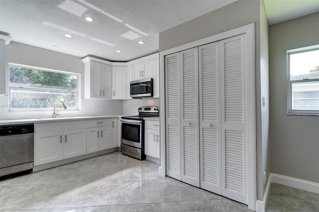 For Rent: $2,595 (3 beds, 2 baths, 1304 Square Feet)