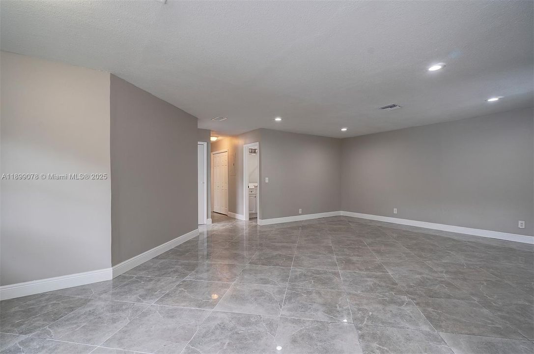 For Rent: $2,595 (3 beds, 2 baths, 1304 Square Feet)